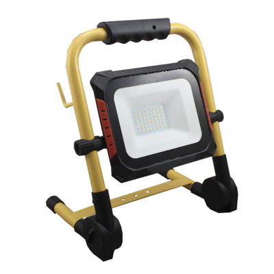 LED Work light with DC power
